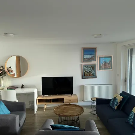 Seaview West Coast - Exceptional - 2 Bedrooms Sleeps 5 -Stunning Sea Views - 500 Metres To Beach-2